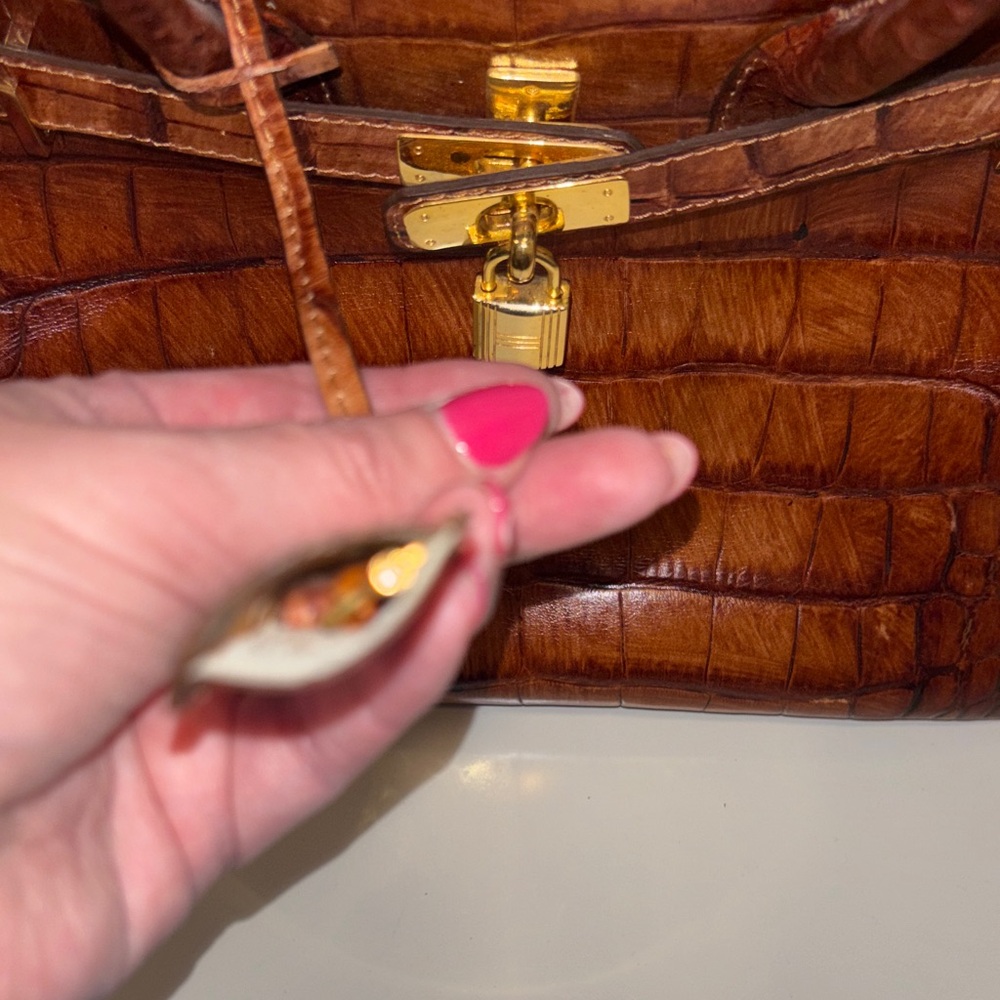 Sophisticated Brown Crocodile Leather Handbag - Picture 15 of 15